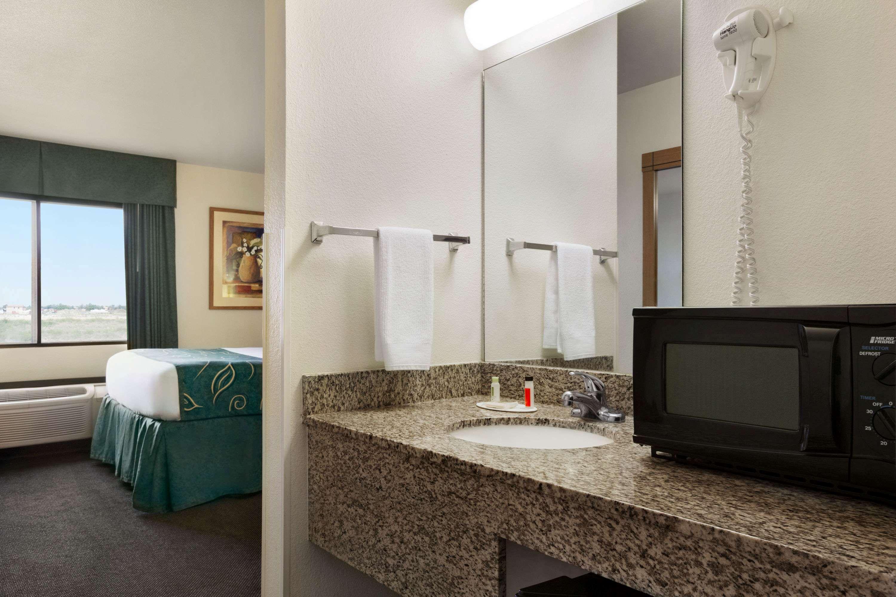 Travelodge By Wyndham Pecos Exteriör bild